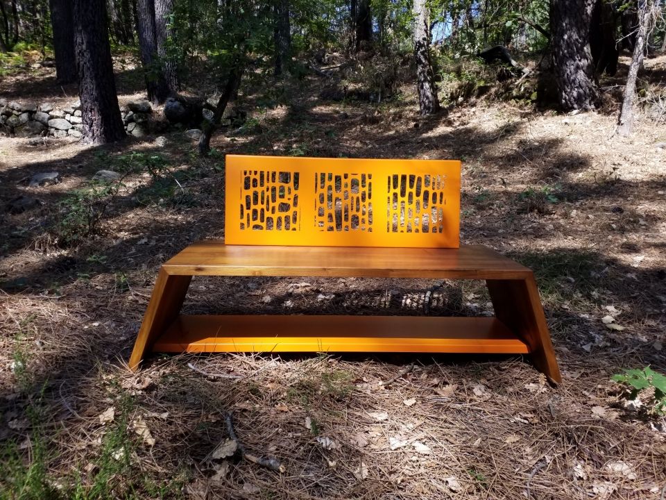 Banc d'accueil contemporain en noyer et décor orange - création Vallon Joseph Artisan ébénsite à Aubenas en Ardèche