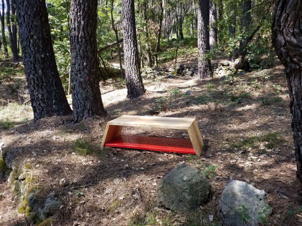 Table basse de la gamme Trapeze, éco-conception et design artisanal signé Joseph Vallon Artisan ébéniste d'art